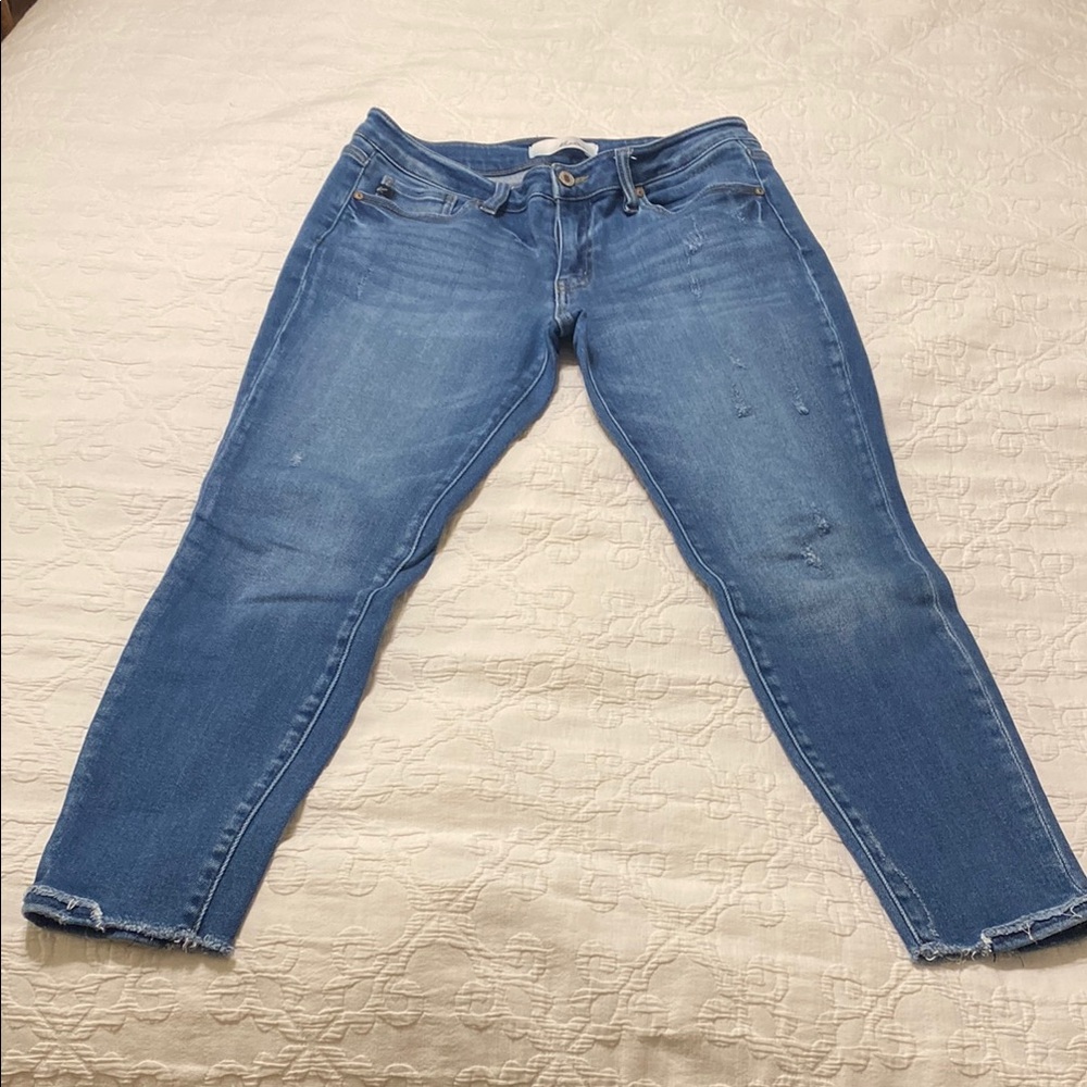 KanCan Distressed Ankle Jeans with Classic Style